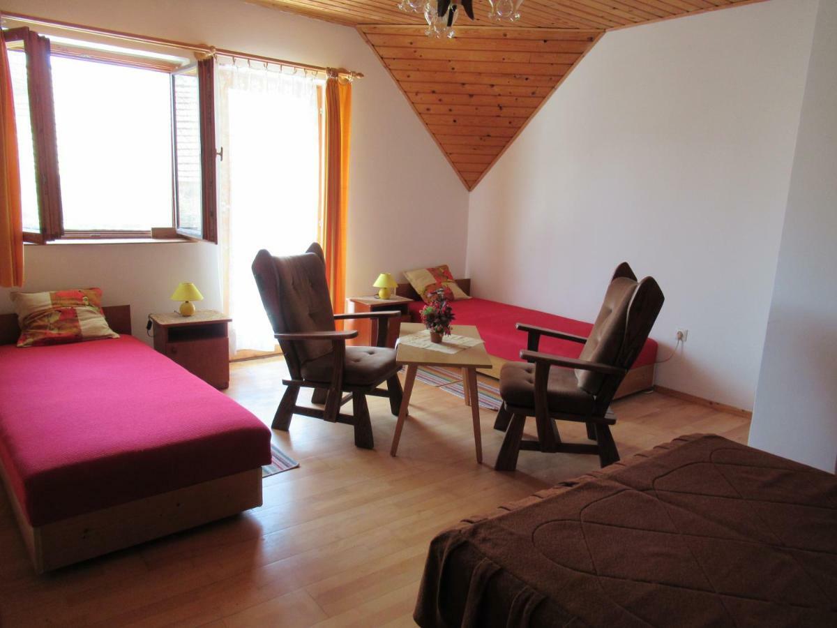 2+2 Fos Apartman Badacsonytomaj Koezpontjaban Bagian luar foto
